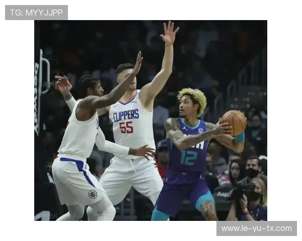 肯纳德外线火力全开，三分雨助灰熊抢分