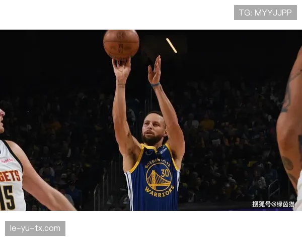 库里投入训练场，专注提升投篮精准度