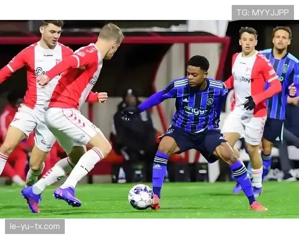 兹沃勒边路进攻火力全开，主场连胜彰显强势表现