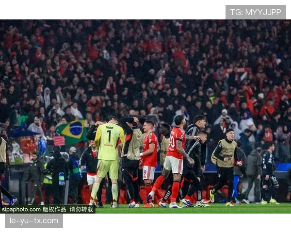 白衣军团状态回暖，英超赛场展现团队魅力与决心