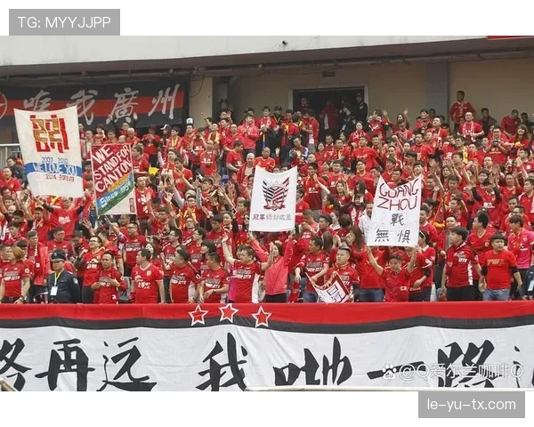 中国足球新篇章：今晚国足迎战强敌，表现备受关注